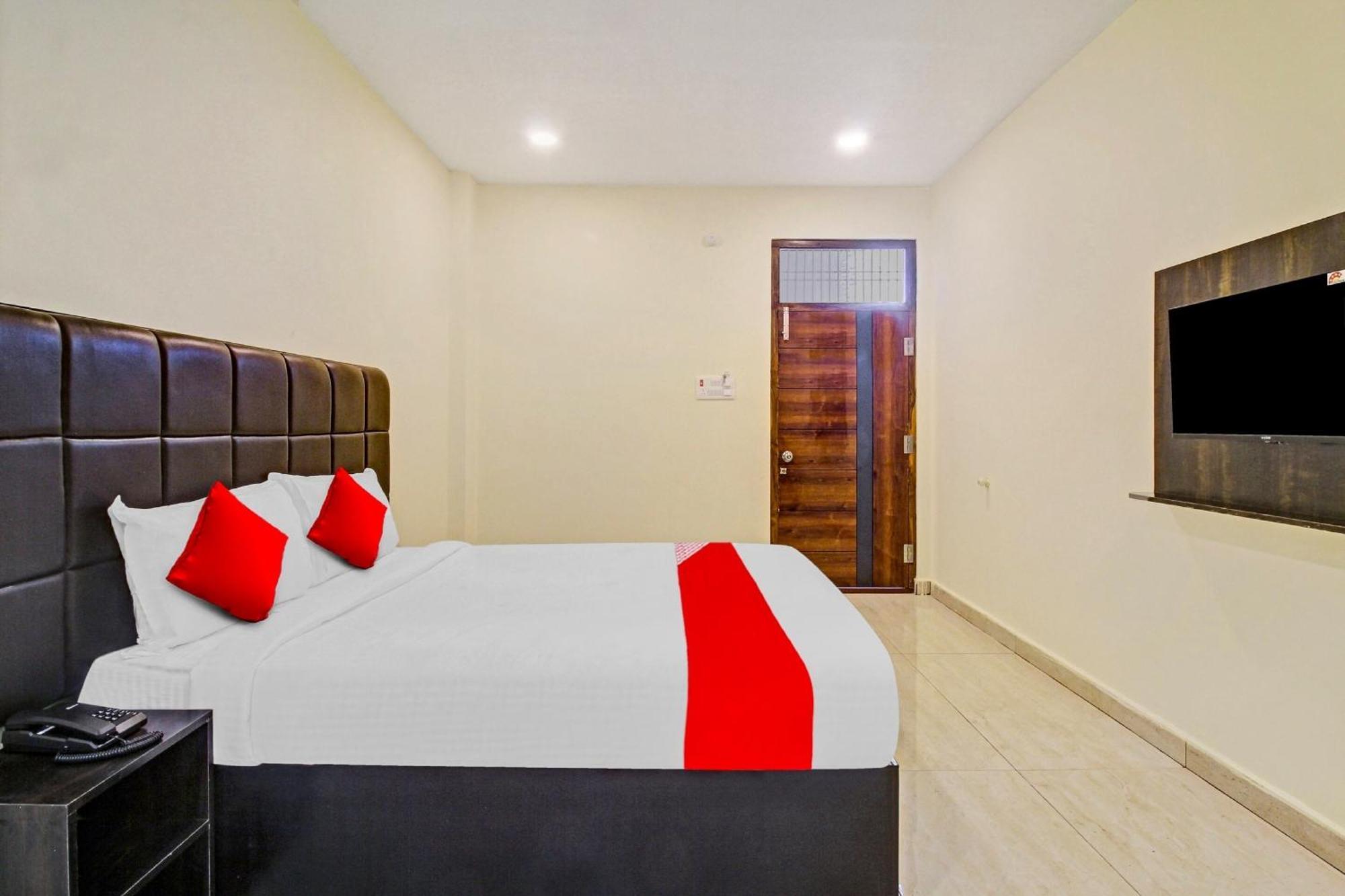 Super Hotel O Lakshmi Royal Inn Warangal Exterior foto